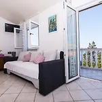 Lovric تروغير
