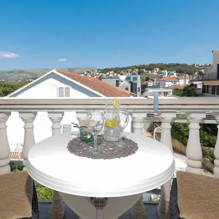 Lovric * トロギール