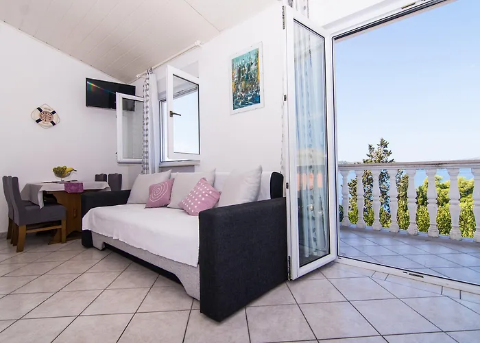 Lovric トロギール